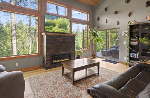 Sagle House | Tranquil, unique home only 7 miles to Sandpoint on 5 quiet acres. Pets allowed.