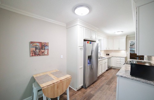 Athens House | Tranquil Updated Home Mins to UGA & Downtown