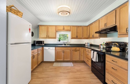 Mount Desert Cottage | Tranquil View Cottage & Cabin, Pet Friendly with Wifi