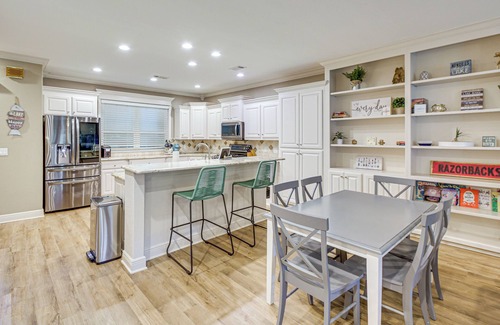 Mid America House | Tranquil Views: Riverfront Retreat in Hot Springs!