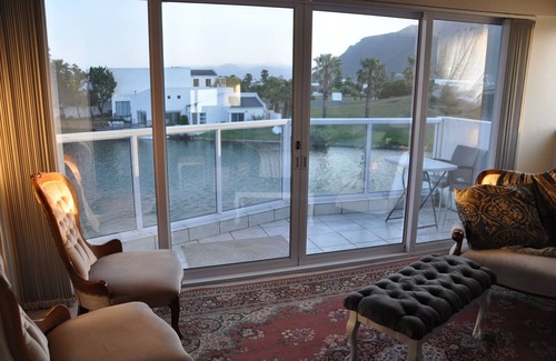 Marina da Gama House | Tranquil waters in Marina Da Gama