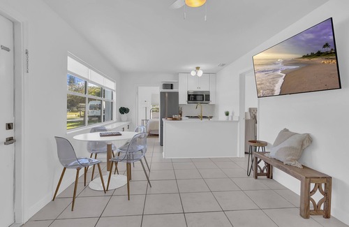 Rock Ridge House | Tranquility Beach escape-mnts to public Beach