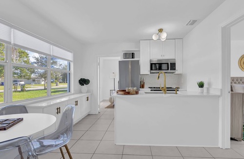 Rock Ridge House | Tranquility Beach escape-mnts to public Beach