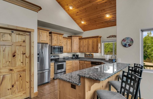 Zion National Park East Entrance House | Tranquility Cabin| Family-Friendly Zion Getaway