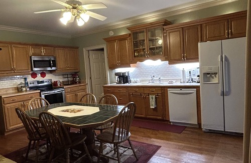 Suwanee House | Tranquility Hideaway - King Beds, Pets Allowed