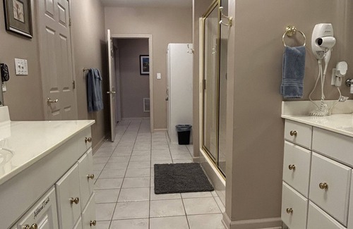 Suwanee House | Tranquility Hideaway - King Beds, Pets Allowed