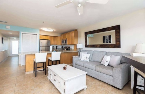 Tavernier Condo | Tranquility on the Top Floor at Ocean Pointe Suite