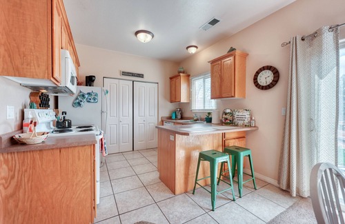 Kanab House | ~Tranquility Trails~nHiking Poles♡Pool&Hot Tub♡Comfy King Bed♡90+ Amenities!