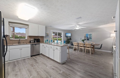 Isle of Palms House | Tranquility by Mayo w/Heated Pool Mins to Beach