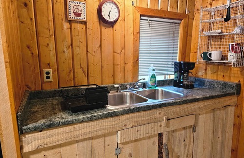 Kenny Lake House | Trapper Cabin: Two-bedroom Dog Friendly
