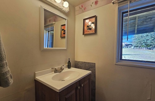 Kenny Lake House | Trapper Cabin: Two-bedroom Dog Friendly