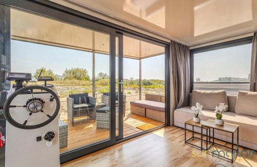 Bad Saarow Boat Rental | TraumZeitBoot Helmut - exklusiver Festlieger in perfekter Lage am Scharmützelsee Bad Saarow