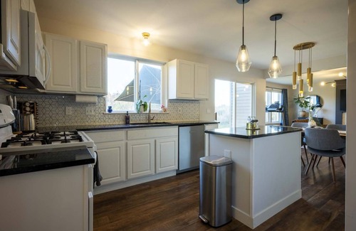 Whittaker House | Travelbugs - 15 min to A2