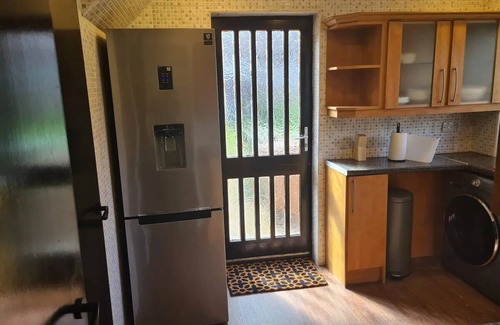 Nitshill House | TRAVEL HOST 3 BEDROOM HOUSE WITH FREE PARKING