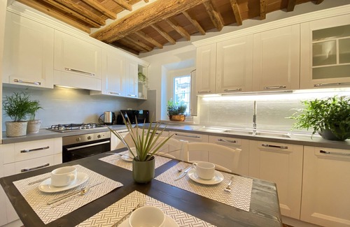 Capannori House | Travel Smart [Wi-fi, HD TV, Workspace, Free Parking]