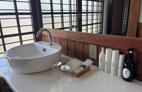Tomi Hotel | Travel Stop UNNOWA