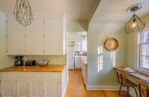 Appleton House | Traveler Oasis Downtown Area Spacious Home, PAC