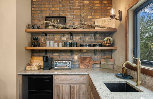 Fredericksburg Cabin | Traveler