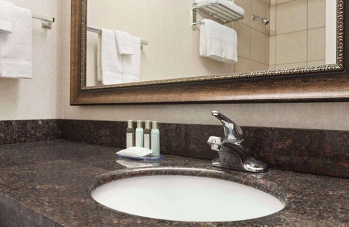 Meadow Lake Hotel | Travelodge by Wyndham Meadow Lake