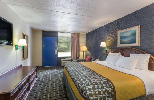 Richmond Hill Hotel | Travelodge by Wyndham Savannah Area/Richmond Hill
