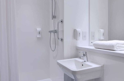 Thrapston Hotel | Travelodge Kettering Thrapston