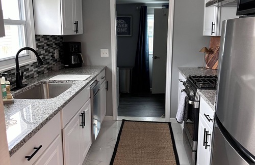 Johnsonville House | TRAVERS READY!nnStylish 3 bedroom Saratoga Lake House