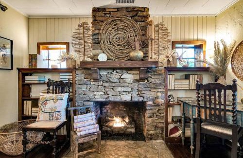 Branson House | Treasure Cottage
