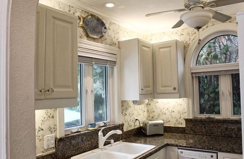 Treasure Island Apartment | Treasure Island Beach Pool Wi-Fi Steps to Beach Sleeps 15