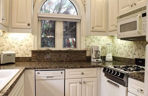 Treasure Island Apartment | Treasure Island Beach Pool Wi-Fi Steps to Beach Sleeps 15