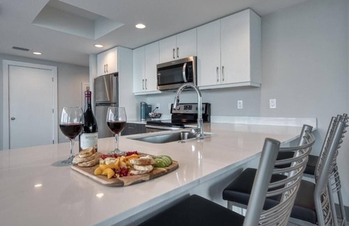 Treasure Island Hotel | Treasure Island Waterfront Retreat – 3 Modern Suites with Kitchen & Balcony