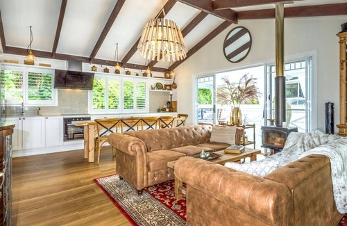 Eagle Heights House | Treasure on the Mountain