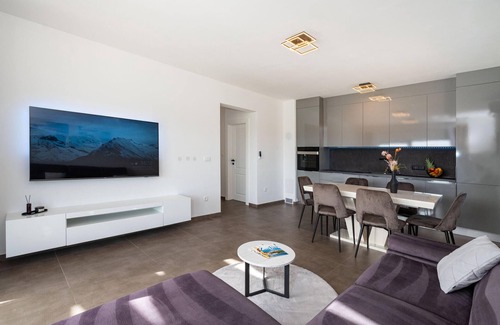Brisevo House | Treat yourself to a break in this modern and beautiful house with pool in the countryside.