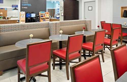 Town Center House | Treat Yourself to a Pleasant Stay! W/ Free Park
