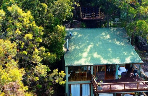 Bar Point House | Tree house by the river - forest serenity just an hour from the city