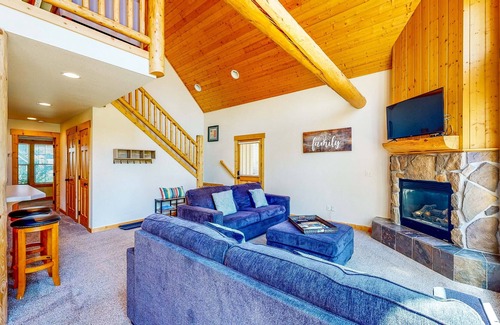 Klamath Falls House | Tree-Lined Cabin - Large Deck & Pool Access