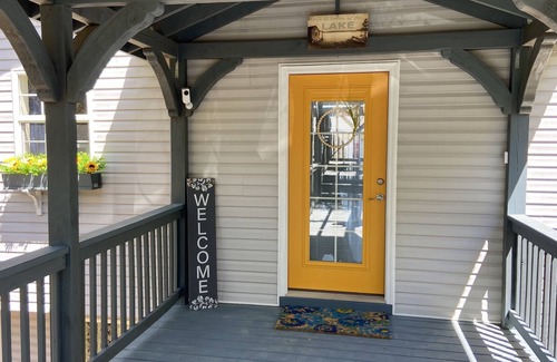 Norwood House | Tree Top Cove on Lake Tillery- Family Friendly Waterfront Escape