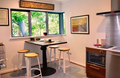East Fremantle Apartment | Tree Top- Luxury and Romance Close to Fremantle