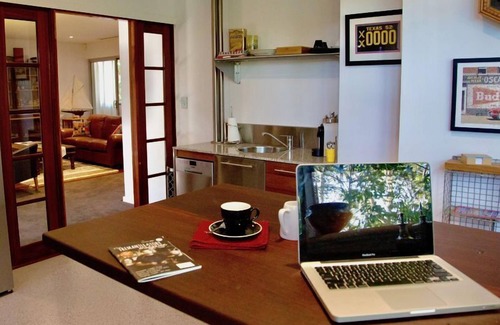 East Fremantle Apartment | Tree Top- Luxury and Romance Close to Fremantle