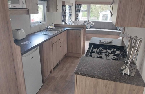 St Leonards-On-Sea House | Tree tops - 2 bedrooms sleeps 6 (D/F)
