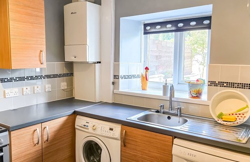 Port Talbot House | Tree Tops by STAE-Homes