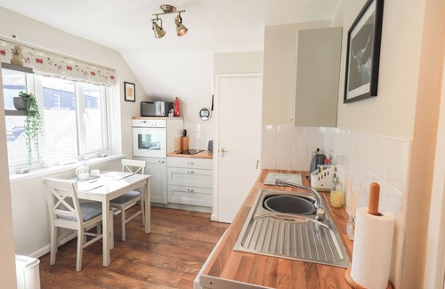 Bowness-on-Windermere Cottage | Tree Tops View