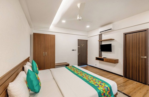 Thampanoor Hotel | Treebo De Cloud 9 Regency