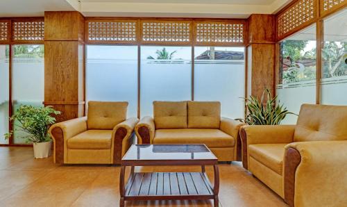 Nedumbassery Hotel | Treebo Golden Terminal, Kochi Airport