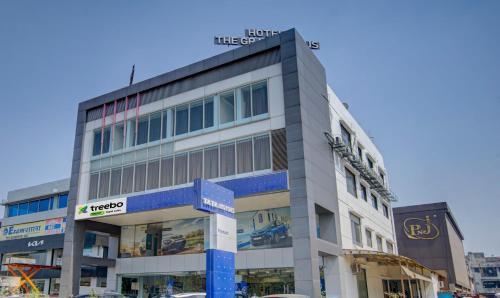 Udhna Hotel | Treebo Grand Lotus - 3 km from Textile Market