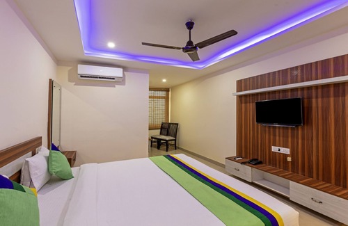 Bengaluru Hotel | Treebo Nandi Comforts, Peenya