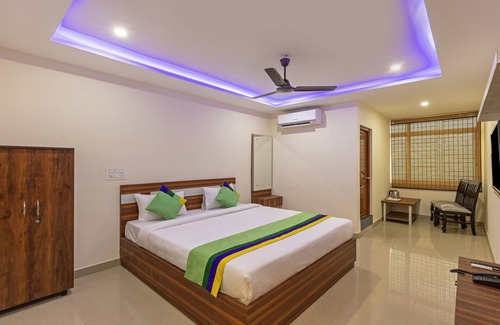 Bengaluru Hotel | Treebo Nandi Comforts, Peenya