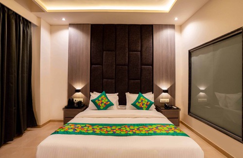 Kurla West Hotel | Treebo Palm Olive