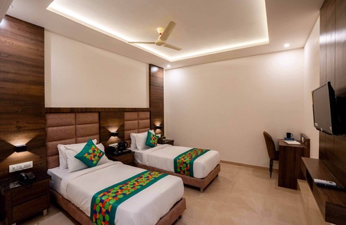 Kurla West Hotel | Treebo Palm Olive