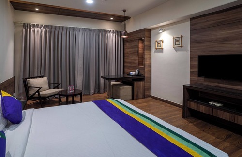 Panch Batti Hotel | Treebo Premium Baramasi By Jai Club Prime