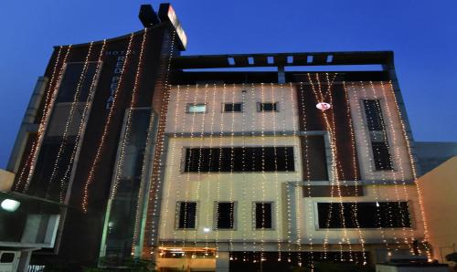 Jalandhar Hotel | Treebo Red Petal Jalandhar